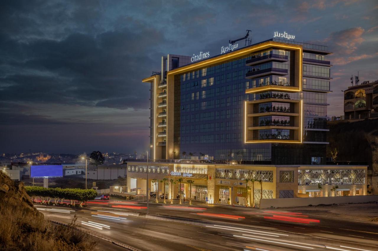 Citadines Abha Aparthotel Екстериор снимка The hotel at night