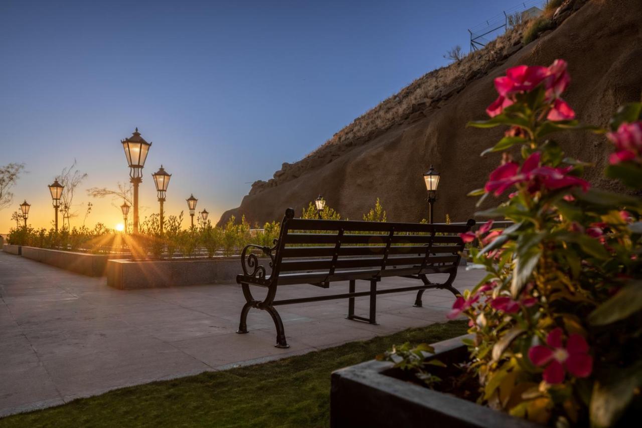 Citadines Abha Aparthotel Екстериор снимка Sunset at the Fort
