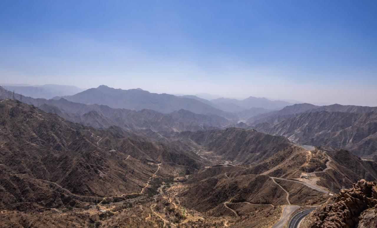 Citadines Abha Aparthotel Екстериор снимка The Hajar Mountains