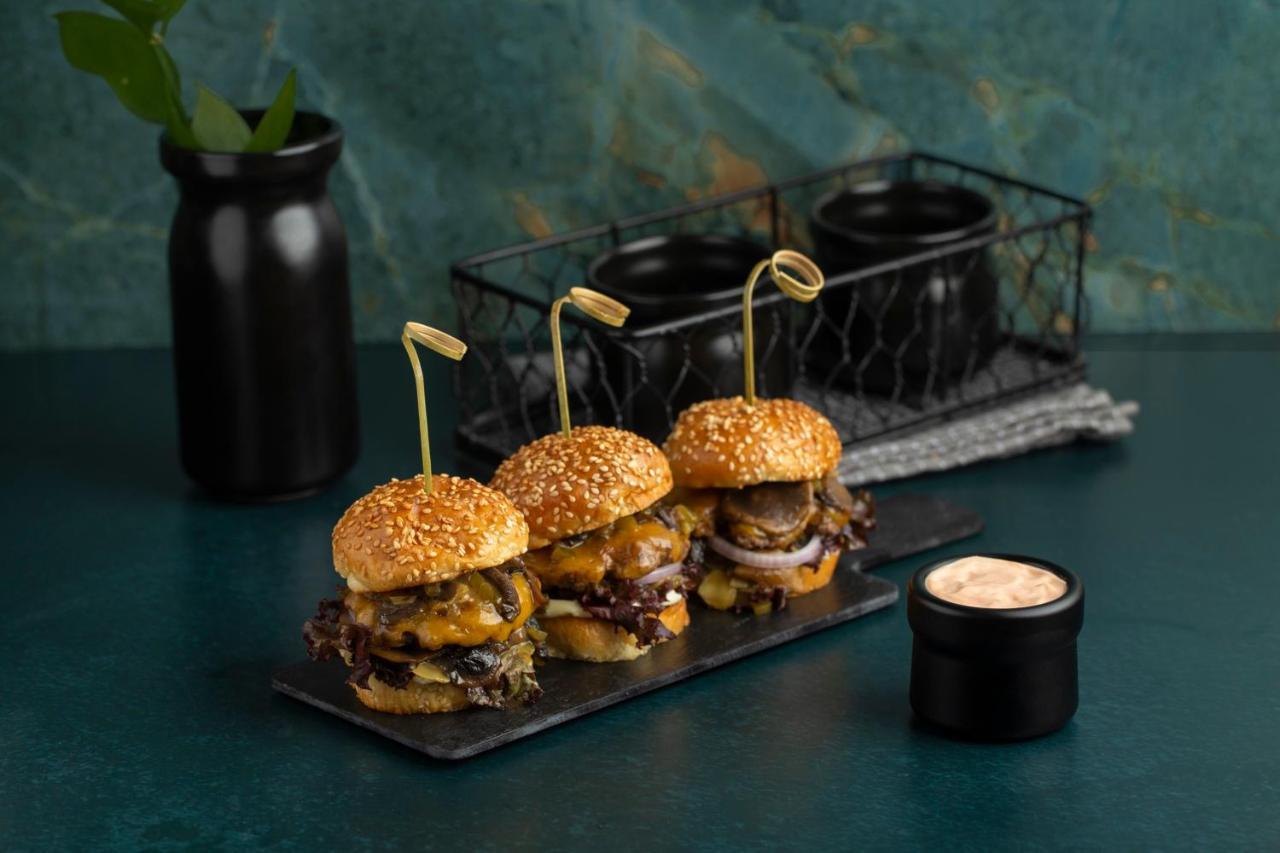 Citadines Abha Aparthotel Екстериор снимка A trio of sliders